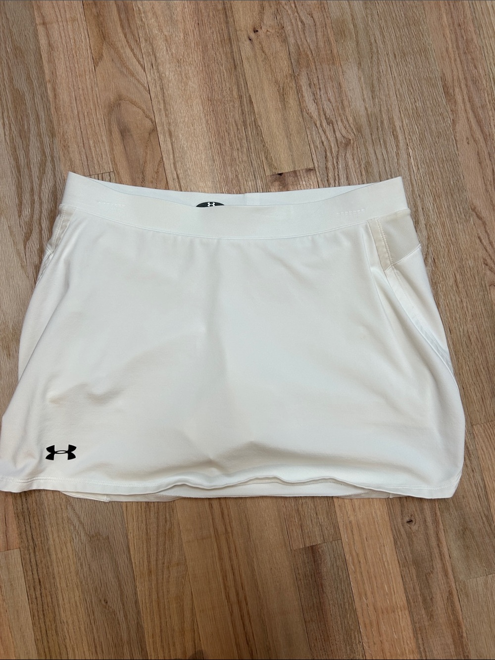 Under Armour White Women’s tennis skirt with Black Logo